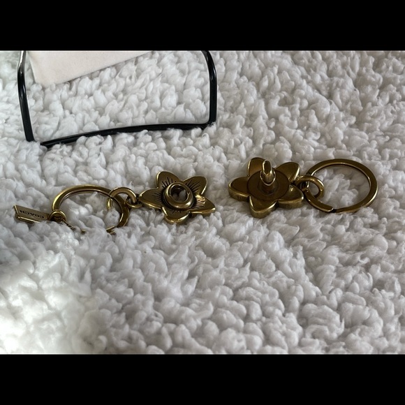 Coach Purse charm/key Flower 2 In 1 EUC - Picture 5 of 5